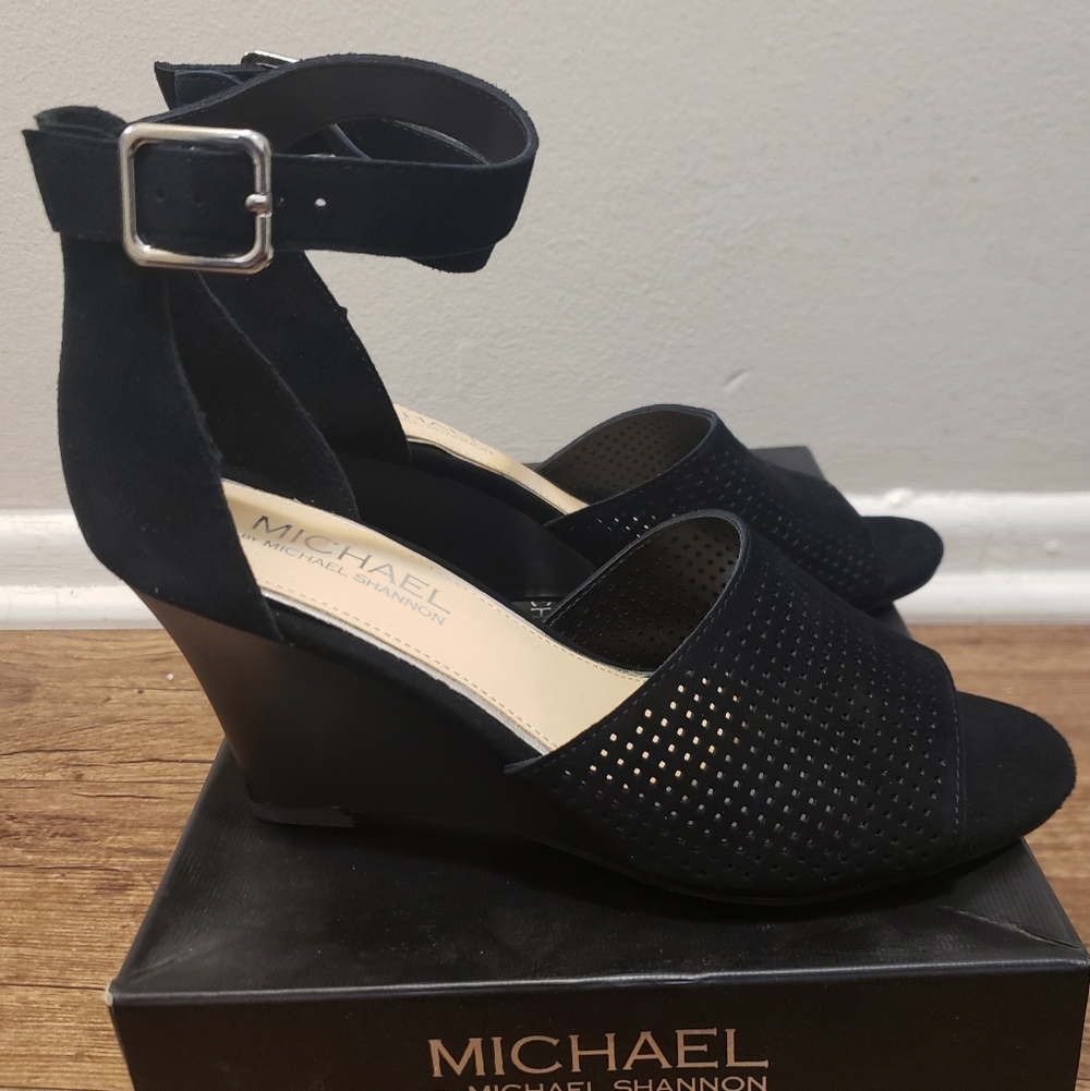 Michael Shannon Elegant Black Wedge Heels